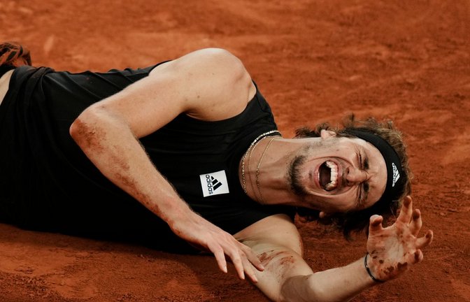 Alexander Zverev hatte sich im Halbfinale der French Open gegen Rafael Nadal schwer verletzt.<span class='image-autor'>Foto: Thibault Camus/AP/dpa</span>