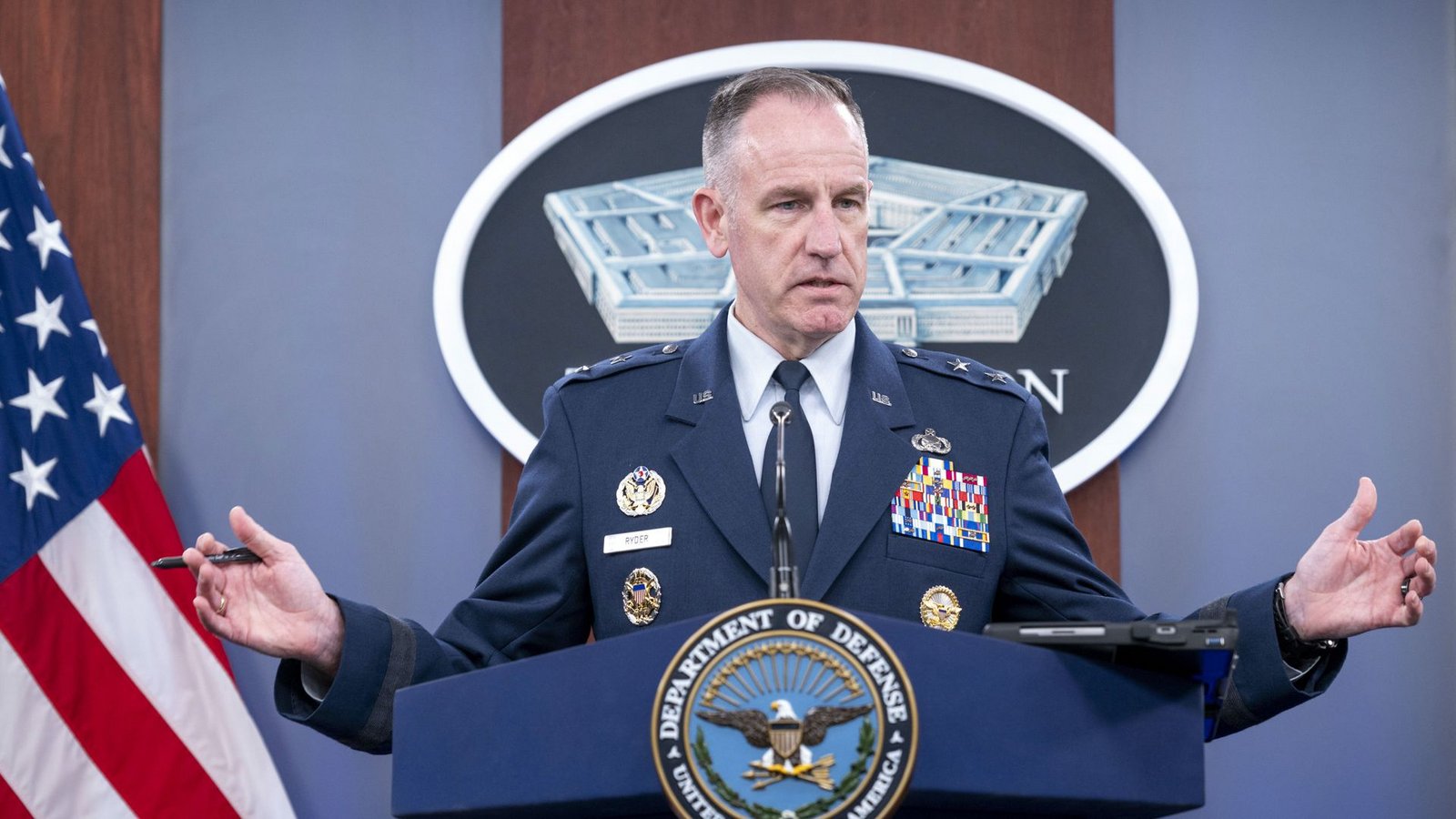 Pentagon-Pressesprecher Generalmajor Pat Ryder. Die US-Regierung hat den Verkauf von 600 Patriot-Raketen an Deutschland genehmigt (Archivfoto).Foto: dpa/Kevin Wolf