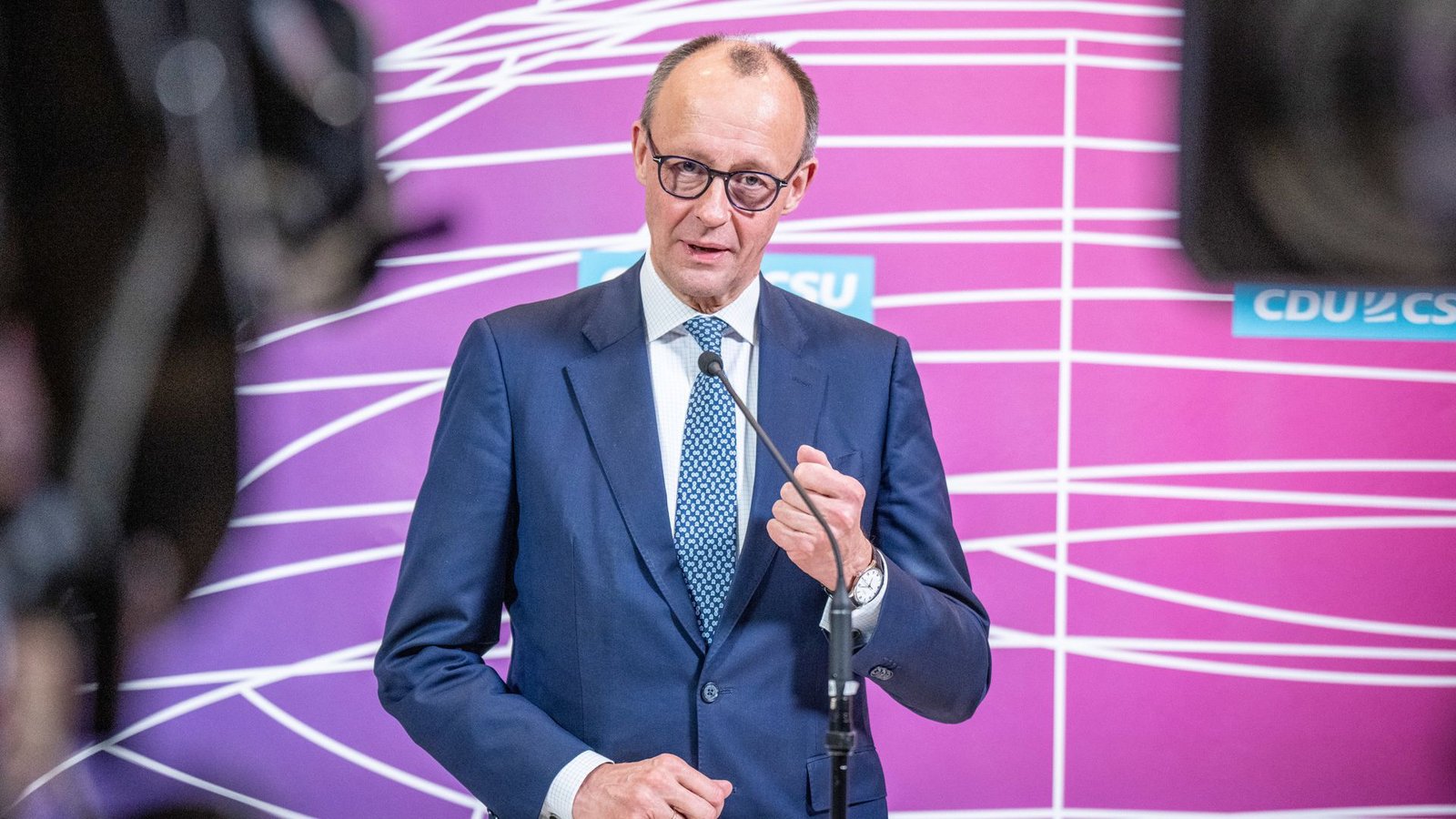 Zumindest distanziert sich Friedrich Merz klar von der AfD.Foto: dpa/Michael Kappeler