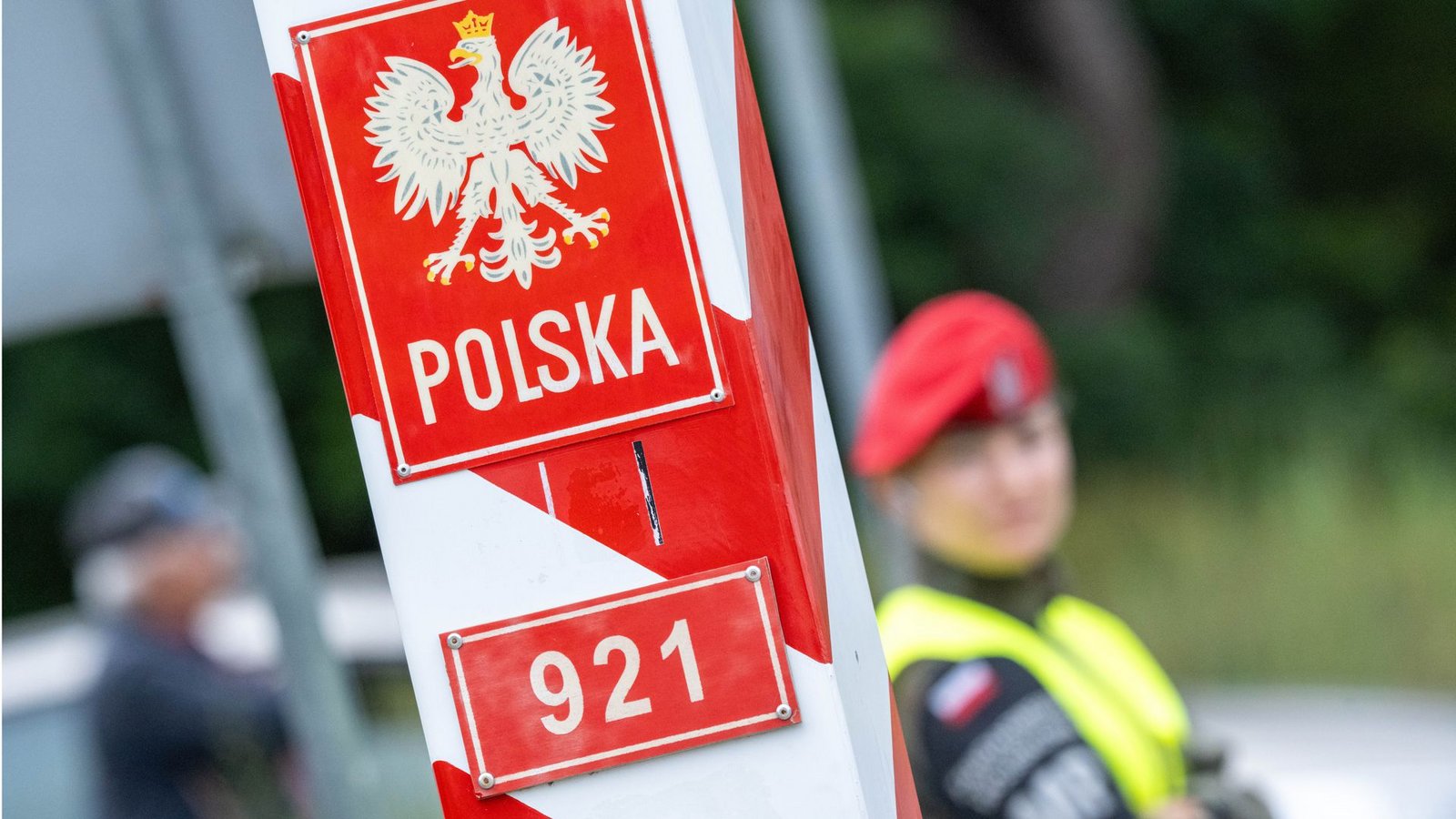 Polen kontrolliert nun an der Grenze zu Deutschland. Auslöser sind die überraschenden Kontrollen auf deutscher Seite.Foto: Stefan Sauer/dpa Polen kontrolliert nun an der Grenze zu Deutschland. Auslöser sind die überraschenden Kontrollen auf deutscher Seite.Foto: Stefan Sauer/dpa
