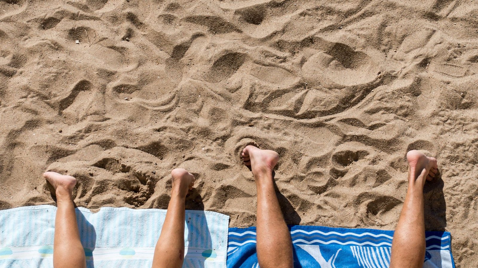Viele Menschen gehen im Sommer an den Strand, um sich in der prallen Sonne zu bräunen.Foto: imago/Erwin Wodicka Viele Menschen gehen im Sommer an den Strand, um sich in der prallen Sonne zu bräunen.Foto: imago/Erwin Wodicka