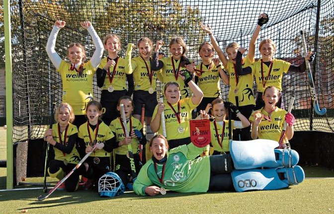 Hat sich zum Meister gekrönt: die weibliche U 12 der SG Ludwigsburg/Vaihingen  Foto: privat