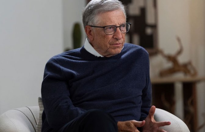 Microsoft-Gründer Bill Gates spricht bei einem Interview der US-Presseagentur The Associated Press (AP) in Indian Wells, Kalifornien.<span class='image-autor'>Jae C. Hong/AP/dpa</span>