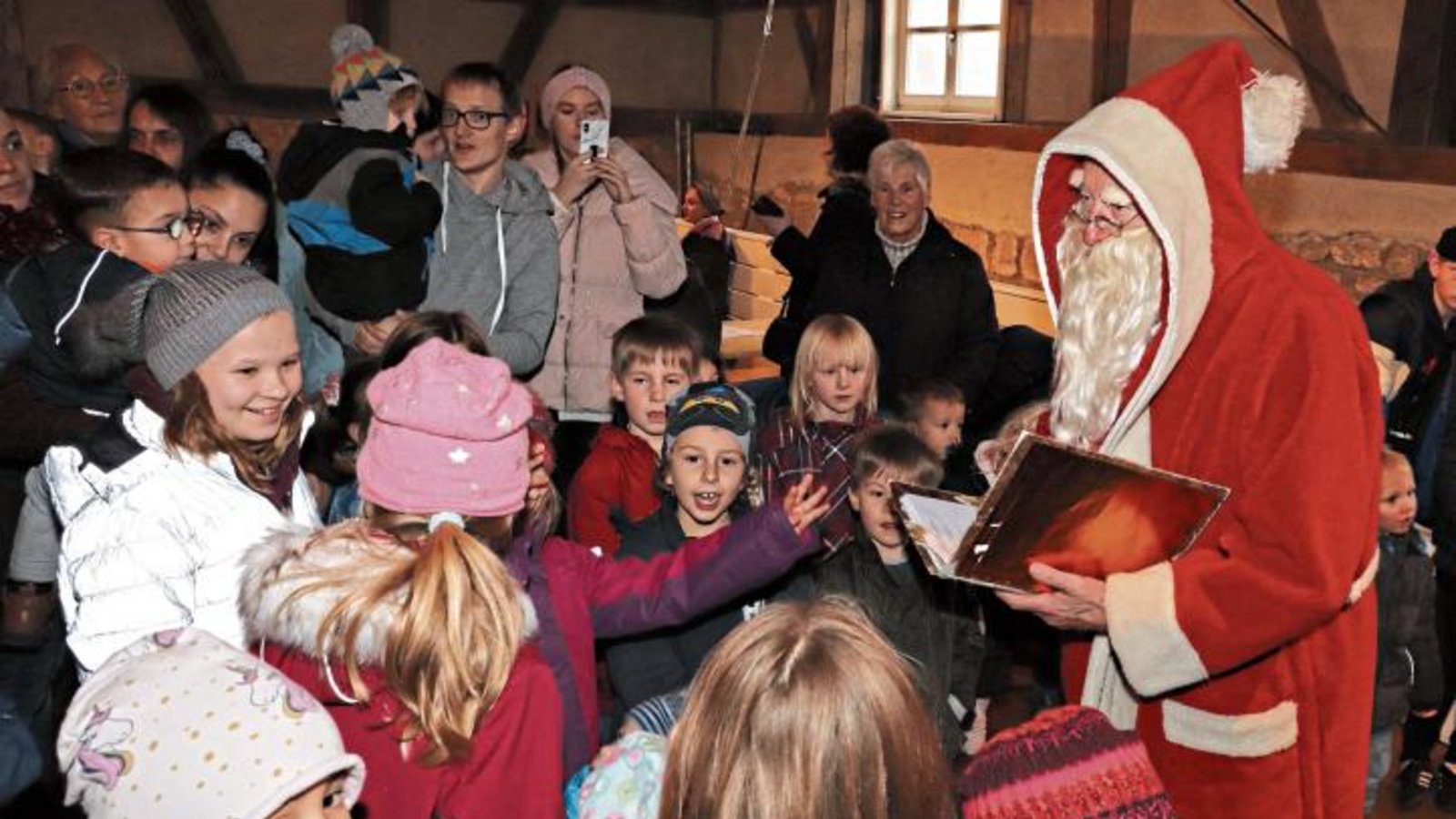 Der Nikolaus kommt zum Jahresabschluss der Vulkania immer gerne vorbei. Foto: Gergen Der Nikolaus kommt zum Jahresabschluss der Vulkania immer gerne vorbei. Foto: Gergen