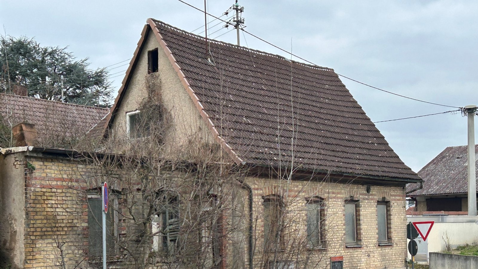 Leerstehenden Gebäude wie hier in Hochdorf sowie ungenutzte Freiflächen sollen künftig im Sinne der Innenentwicklung reaktiviert werden. Foto: Mross