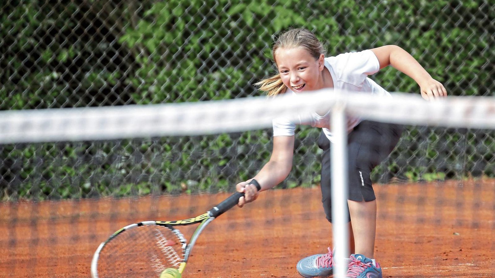 Bloß keinen Ball verloren geben! Leni Faeseler zeigt beim Turnier um den Vaihinger Löwen vollen Einsatz, trifft in ihrer Gruppe allerdings auf übermächtige Kontrahentinnen. Foto: Küppers