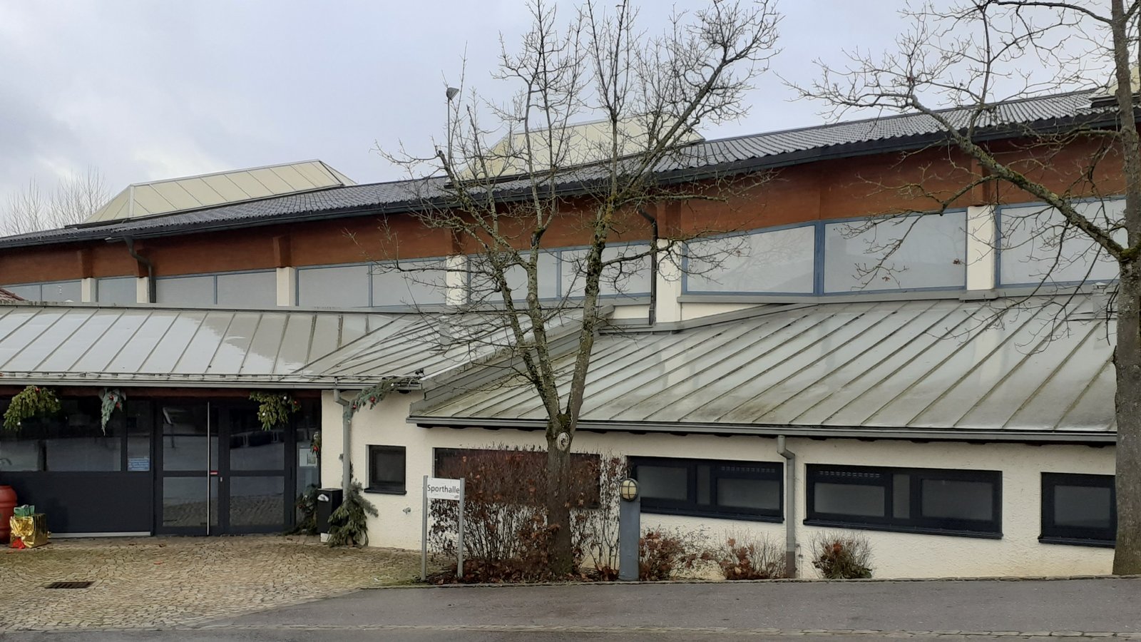Bis Mitte August sollen die Bauarbeiten an der Oberriexinger Sporthalle abgeschlossen sein. Foto: Archiv/Glemser Bis Mitte August sollen die Bauarbeiten an der Oberriexinger Sporthalle abgeschlossen sein. Foto: Archiv/Glemser