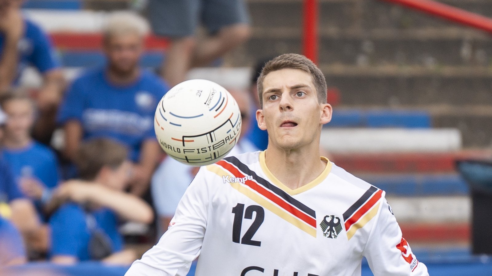 Jakob Kilpper trägt zum Auftaktsieg gegen Namibia bei. Foto: Faustball Deutschland/Weber