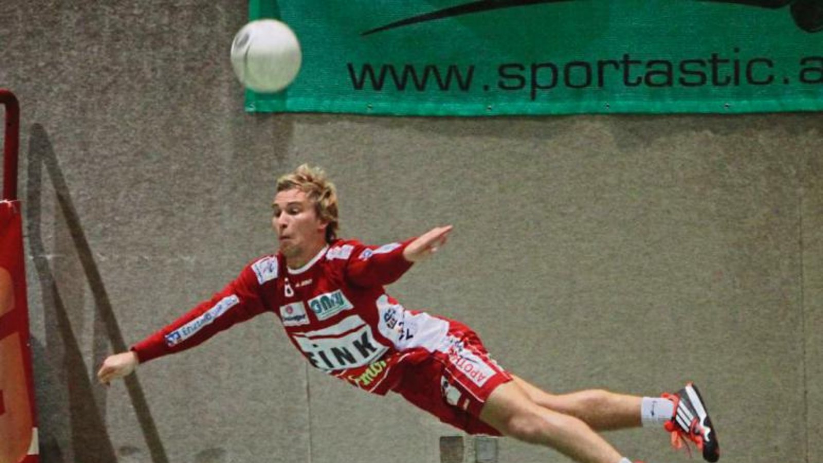 Daniel Wörsinger streckt sich. Ohne Kolja Meyer am Block und mit einem Fragezeichen hinter dem Einsatz von Marc Krüger wird ihm das gegen Tiefenthal vielleicht öfters blühen. Foto: Nachreiner Daniel Wörsinger streckt sich. Ohne Kolja Meyer am Block und mit einem Fragezeichen hinter dem Einsatz von Marc Krüger wird ihm das gegen Tiefenthal vielleicht öfters blühen. Foto: Nachreiner