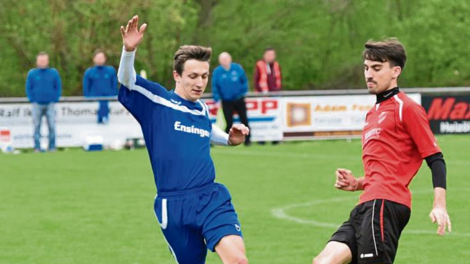 Kim Heidler (links) kam in diesem Spiel gegen Horrheim einen Schritt zu spät. Am Sonntag gastiert der FCG als Tabellensechster beim Vierten TSV Wiernsheim. Foto: Leitner Kim Heidler (links) kam in diesem Spiel gegen Horrheim einen Schritt zu spät. Am Sonntag gastiert der FCG als Tabellensechster beim Vierten TSV Wiernsheim. Foto: Leitner