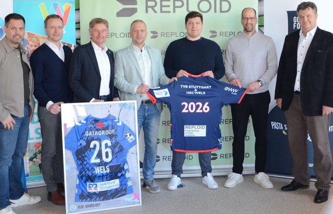 Auf eine gute Kooperation: (v. li.) Manuel Arzt (Vorstandsmitglied HSC Wels), Stefan Mayrhofer (Vorstandsmitglied HSC), Gerhard Kroiß (Vizebürgermeister Stadt Wels), Philip Pauer (Präsident HSC), Dominik Maric (Obmann HSC), Jürgen Schweikardt (Geschäftsführer TVB Stuttgart), Gerald Gabl (Vizepräsident des OÖHV).<span class='image-autor'>Foto: HSC Wels</span>