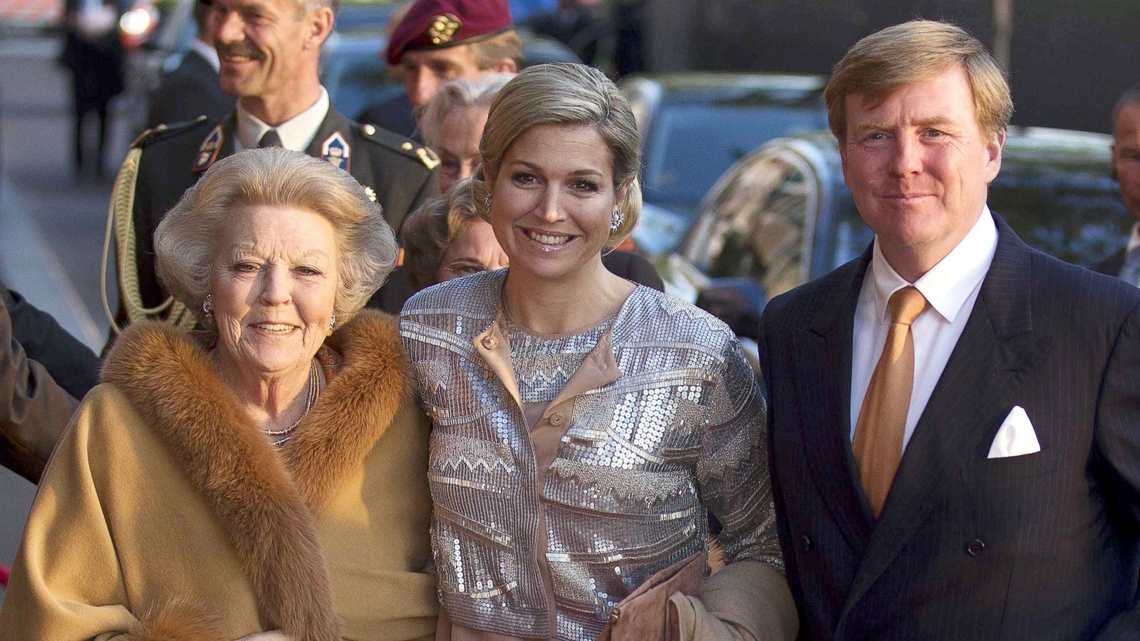 König Willem-Alexander, Königin Máxima und Prinzessin Beatrix - von der Steuer weiterhin befreit.Foto: Jerry Lampen/ANP / ROYAL IMAGES/dpa