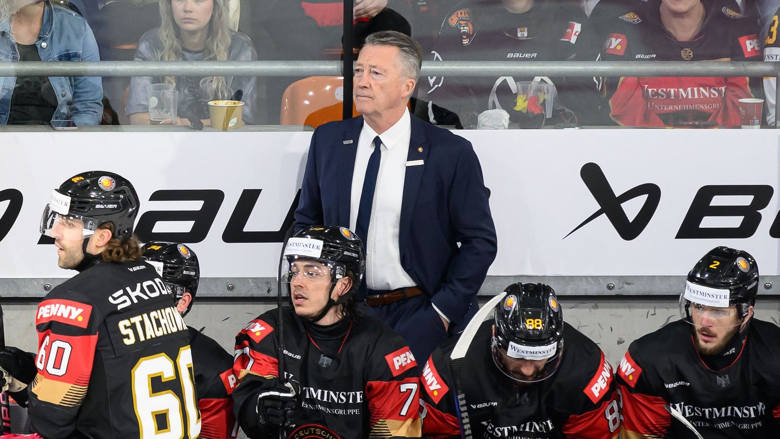 Eishockey-Bundestrainer Harold Kreis musste mit seinem Team eine Niederlage gegen Frankreich hinnehmen.Foto: Swen Pförtner/dpa
