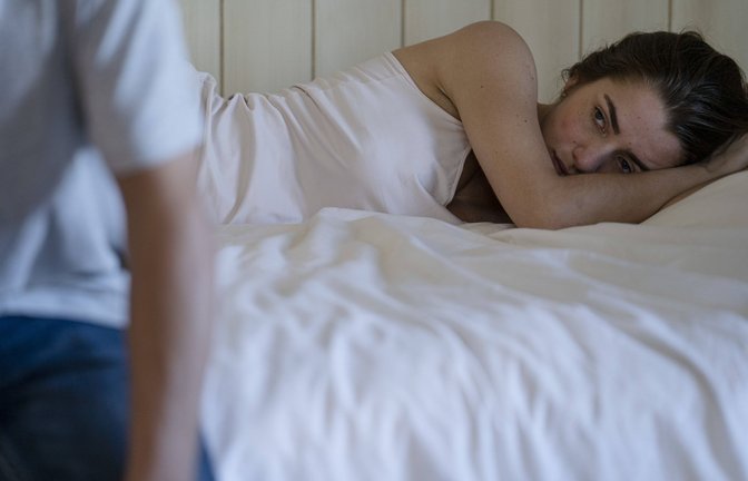 Viele Fragen gibt es zu klären, auch mit sich selbst: Wo schlafe ich nach einem Trennungs­gespräch? Bleibe ich in der gemeinsamen Wohnung oder ziehe ich zu Freunden? Wie kann ich Kinder an diesem Tag und an anderen Tagen vor lauten Auseinandersetzungen schützen?<span class='image-autor'>Foto: /Frédéric Cirou via www.imago-images.de</span>