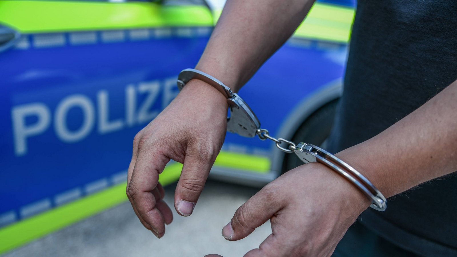 Ein 51-Jähriger in einem psychischen Ausnahmezustand hat am Samstag in Schwäbisch Hall Polizisten angegriffen. Er kam in eine Fachklinik (Symbolfoto).Foto: IMAGO/onw-images/IMAGO/Marius Bulling