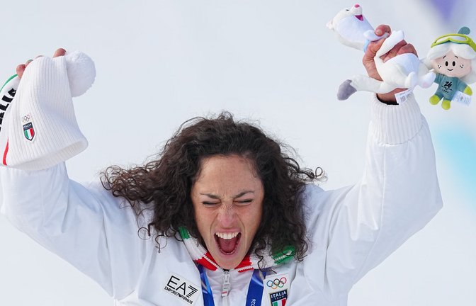 Federica Brignone hat sich nach einer schweren Verletzung zurückgekämpft und in Cortina Gold im Super-G gewonnen.<span class='image-autor'>Foto: Michael Kappeler/dpa</span>