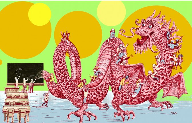 Drachenbesuch im Klassenzimmer – Schulkinder im Glück:   In der westlichen Mythologie gelten Drachen  als furchterregende Ungeheuer, in China stehen sie  für Glück und Güte.<span class='image-autor'>Foto: /Friederike Groß</span>