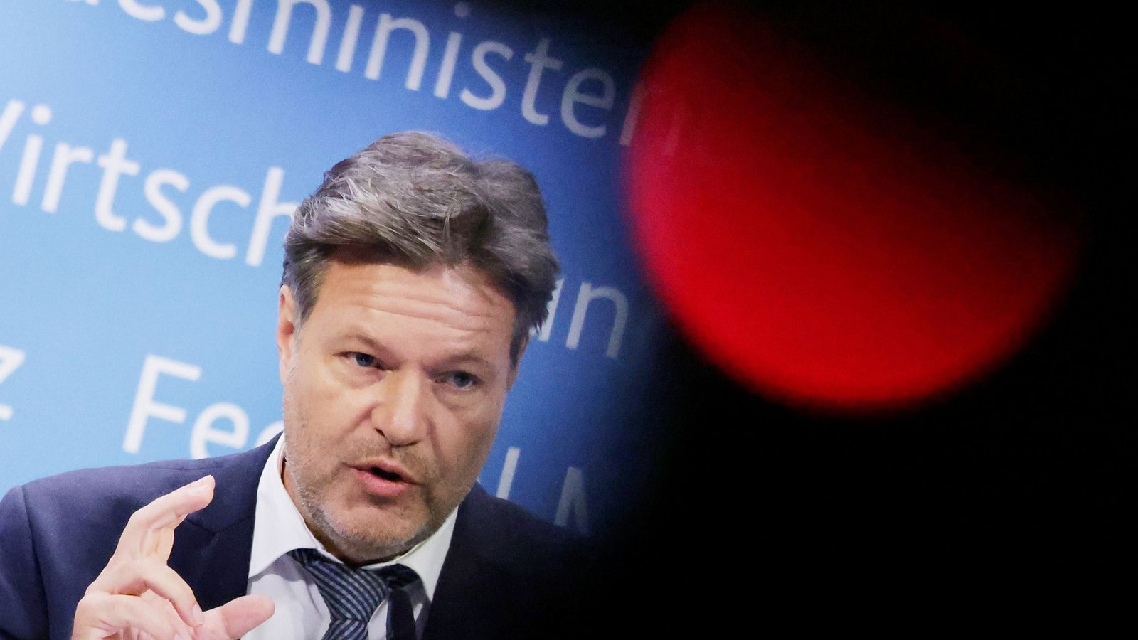 Wirtschaftsminister Robert Habeck (Grüne) überrascht mit seiner Industriestrategie.Foto: dpa/Carsten Koall