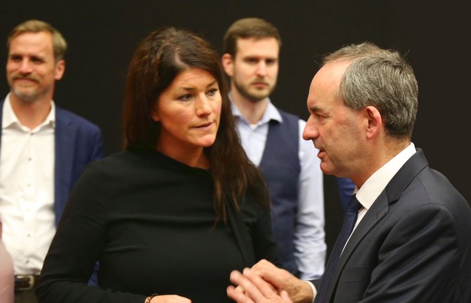 Sylvia Rolke im Gespräch mit Hubert Aiwanger.<span class='image-autor'>Foto: FW/Tobias Schoch</span>
