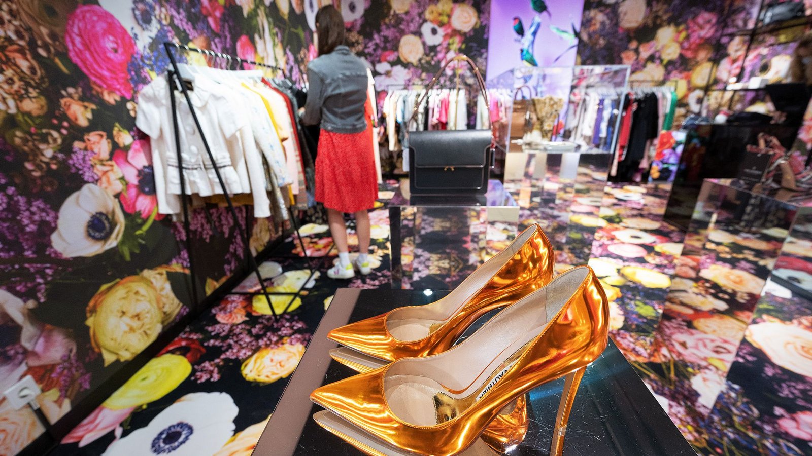 Für kurze Zeit: Edle Teile im Popup-Store von Vite en Vogue für gebrauchte Bekleidung im Stuttgarter Kaufhaus BreuningerFoto: dpa/Bernd Weissbrod Für kurze Zeit: Edle Teile im Popup-Store von Vite en Vogue für gebrauchte Bekleidung im Stuttgarter Kaufhaus BreuningerFoto: dpa/Bernd Weissbrod