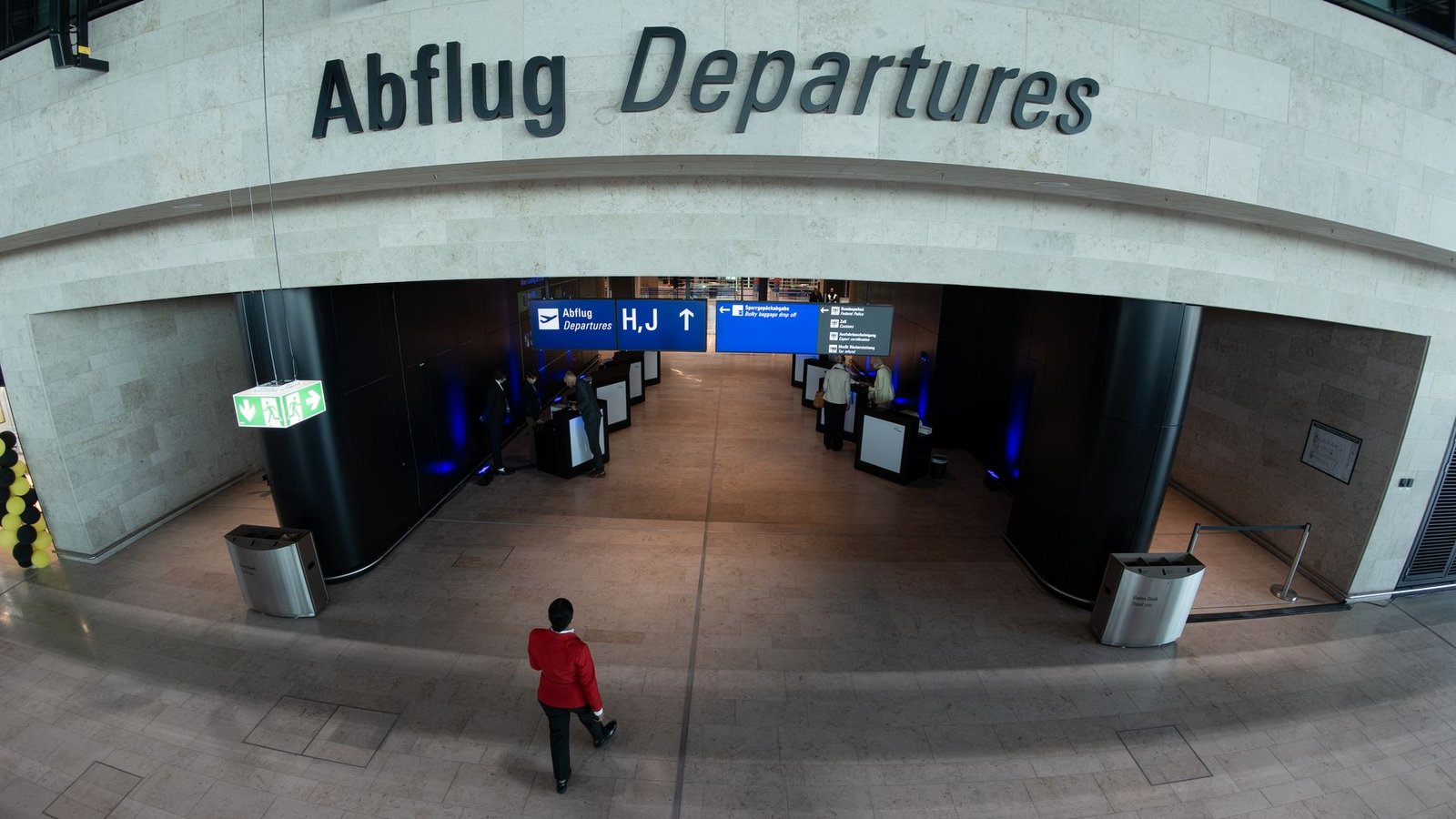 Mehr als 50 Airlines werden künftig im Terminal 3 abgefertigt.Foto: Boris Roessler/dpa