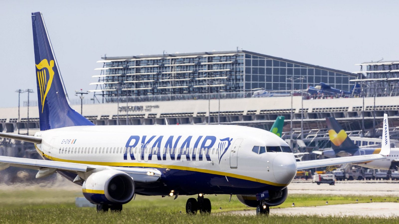 Gibt es bei den Boeing-737-Maschinen Probleme mit den Sauerstoffmasken? Das sollen nun Inspektionen herausfinden. (Symbolbild)Foto: imago images/Arnulf Hettrich Gibt es bei den Boeing-737-Maschinen Probleme mit den Sauerstoffmasken? Das sollen nun Inspektionen herausfinden. (Symbolbild)Foto: imago images/Arnulf Hettrich