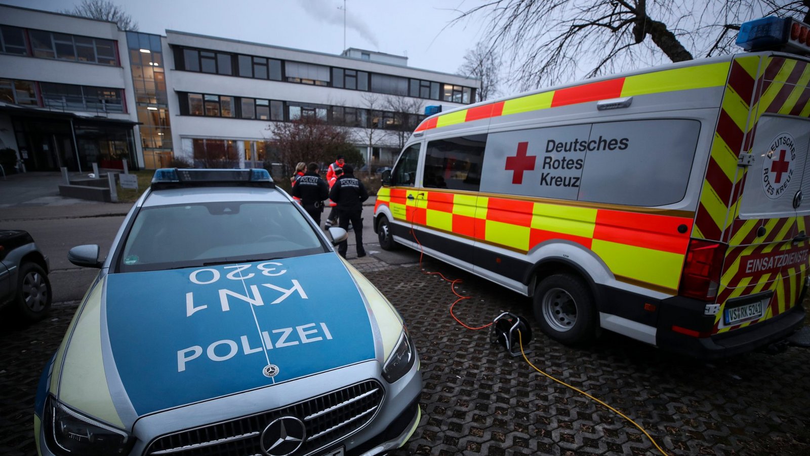 Die Polizei sucht in Villingen nach einem 14-Jährigen. In die Suche wurde am Donnerstagmorgen auch das DRK eingebunden.Foto: Marc Eich Die Polizei sucht in Villingen nach einem 14-Jährigen. In die Suche wurde am Donnerstagmorgen auch das DRK eingebunden.Foto: Marc Eich