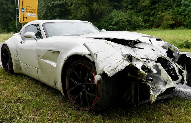 Mehr als 500 PS stark: Ein seltenes Sammlermodell ist bei einem Unfall beschädigt worden.<span class='image-autor'>Foto: swd-medien/dpa/Braun</span>