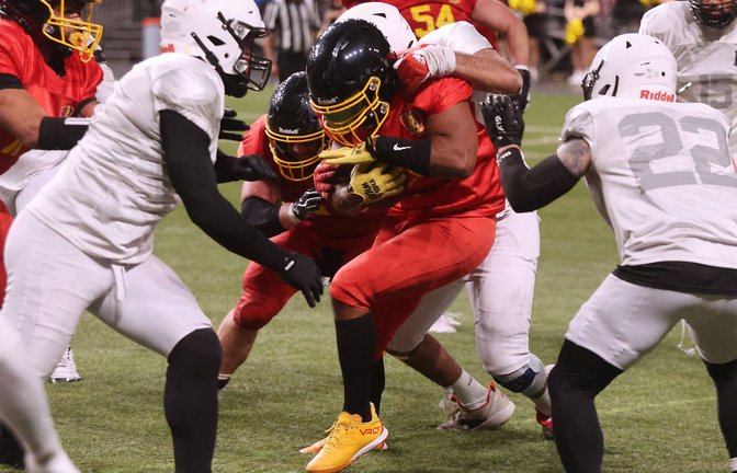 Volle Kraft voraus: Runningback Charlemagne Take auf dem Weg zu einem seiner vier Touchdowns für die Stuttgart Stallions.<span class='image-autor'>Foto: Baumann</span>