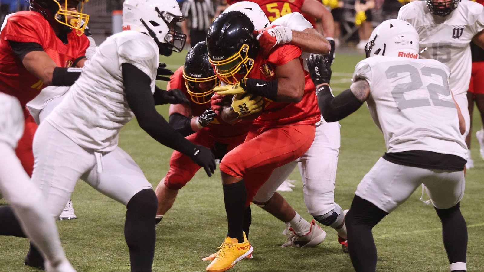 Volle Kraft voraus: Runningback Charlemagne Take auf dem Weg zu einem seiner vier Touchdowns für die Stuttgart Stallions.Foto: Baumann