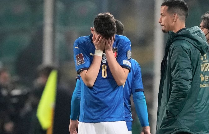 Italiens Jorginho weint nach dem Ausscheiden seiner Mannschaft im WM-Play-off-Spiel gegen Nordmazedonien.<span class='image-autor'>Foto: dpa/Antonio Calanni</span>