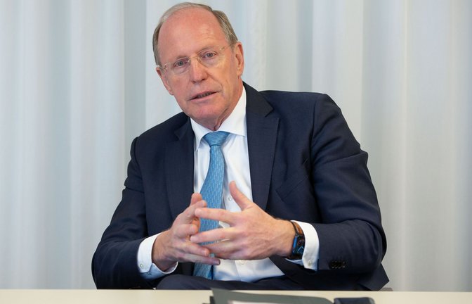 Staatssekretär Wilfried Klenk sieht noch viel Verbesserungspotenzial im Rettungsdienst.<span class='image-autor'>Foto: Lichtgut/Leif Piechowski</span>