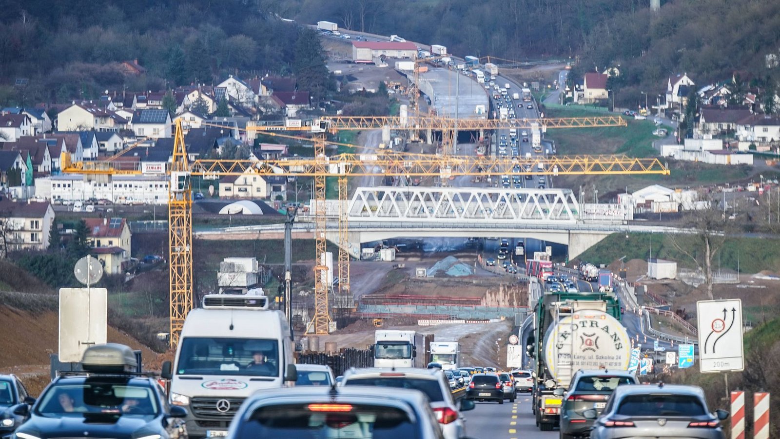 Auf der A8 bei Pforzheim wird am Wochenende die Fahrbahn ihn Richtung Stuttgart gesperrt (Archivbild).Foto: IMAGO/STEINSIEK.CH//JOERAN STEINSIEK
