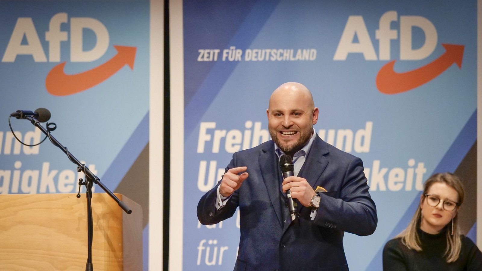 AfD-Landesvorsitzender Markus Frohnmaier bei einer Wahlparty in Leonberg-Eltingen.Foto: Simon Granville/Simon Granville