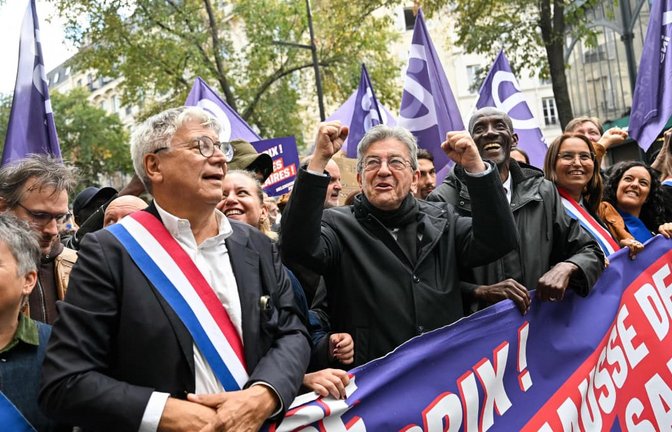 Bei den Protesten am Wochenende lief der Linkspopulist Jean-Luc Mélenchon in Paris an prominenter Stelle mit.<span class='image-autor'>MATTHIEU RONDEL/afp</span>