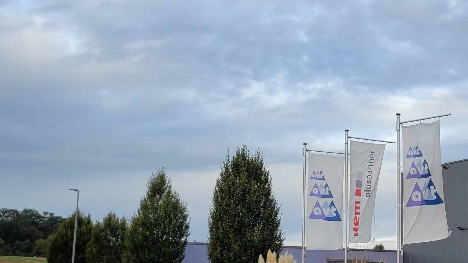 Die gute Anbindung an die B 10 macht das Gebiet im Pulverdinger Weg für viele Firmen attraktiv. Foto: Kraft
