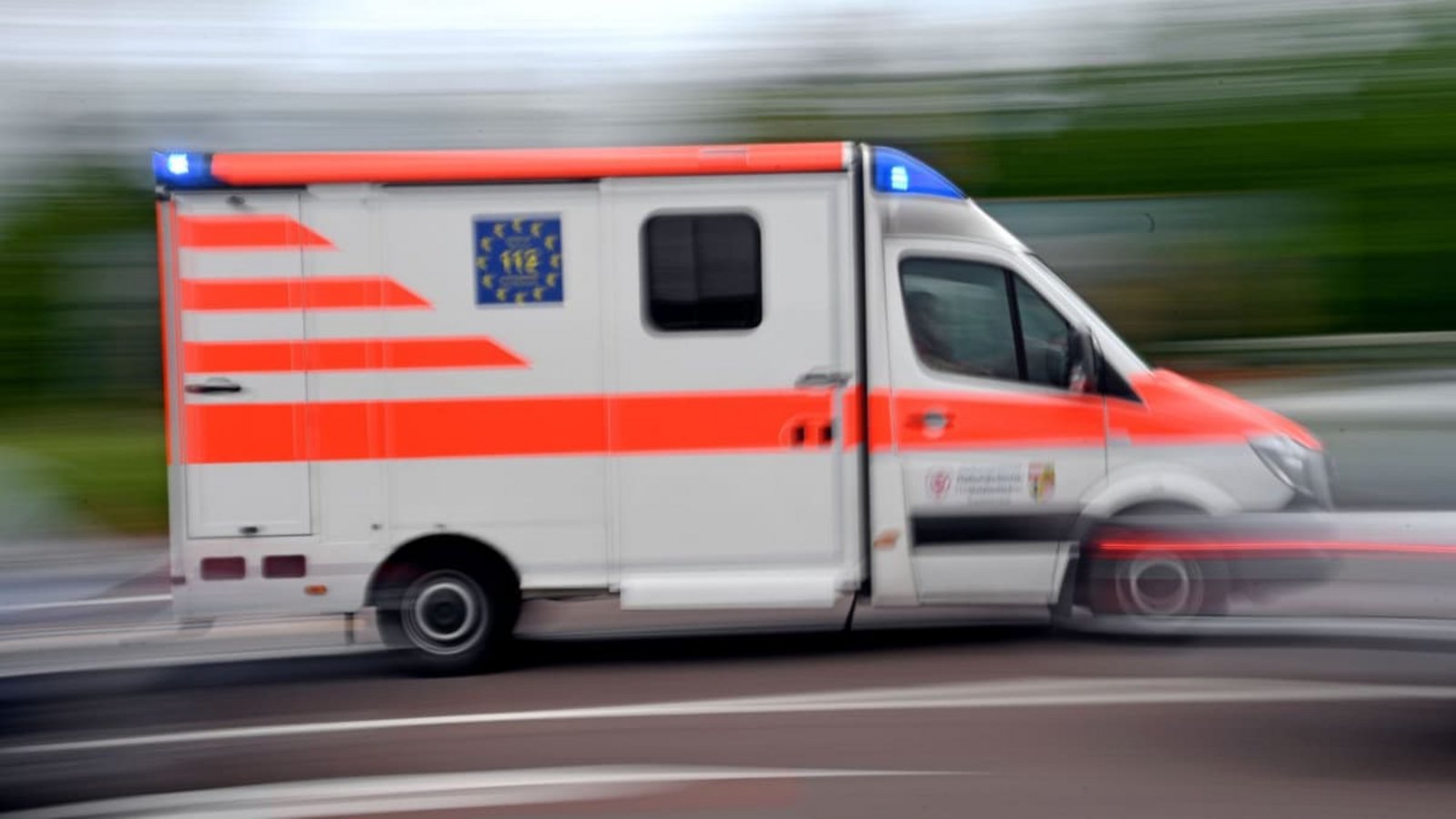 Ein 42-Jähriger muss nach einem Überschlag mit einem Buggy bei Alfdorf in eine Klinik gebracht werden (Symbolbild).dpa-Zentralbild Ein 42-Jähriger muss nach einem Überschlag mit einem Buggy bei Alfdorf in eine Klinik gebracht werden (Symbolbild).dpa-Zentralbild