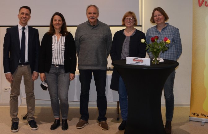 Axel Hohn (links) freut sich mit seinen Vorstandskollegen Tina Gruschwitz, Manfred Hetterich, Nadja Merkle und Heike Neumann, dass alle Posten besetzt werden konnten.