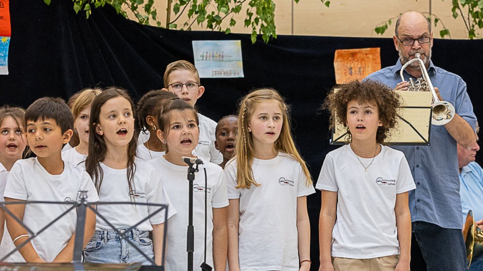 Frohe Stimmen erklingen beim Kinderkonzert in der Kaltensteinhalle. Foto: Günther
