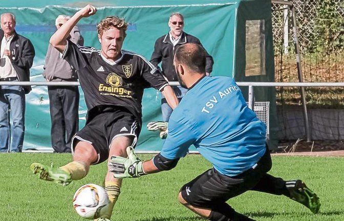 Auf Spielertypen wie Dominik Urbani (links) setzt Ensingens Trainer Siegfried Blum in der Offensive: schnell, wendig und torgefährlich. Foto: Simecek
