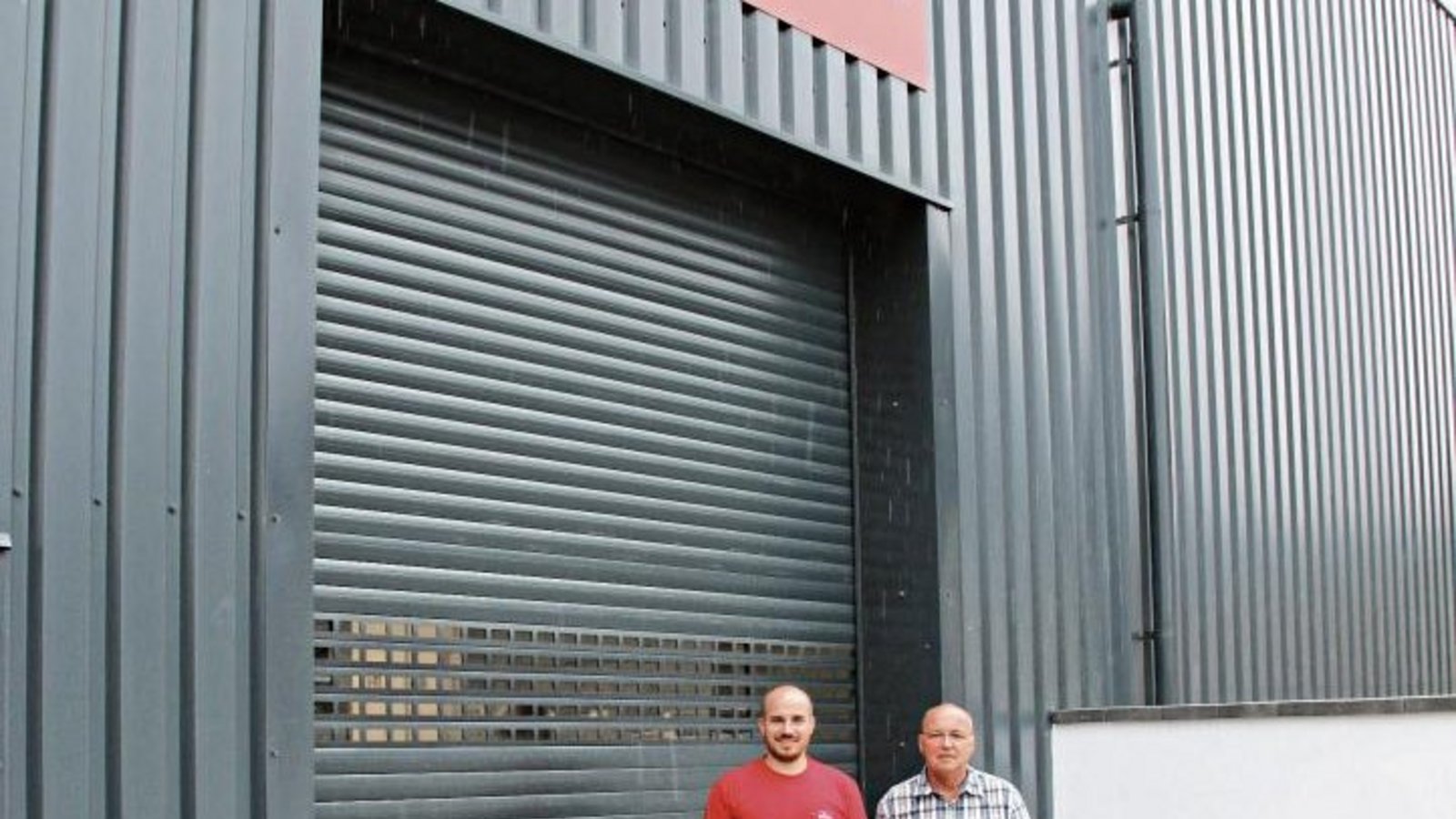 Zum 40-jährigen Betriebsjubiläum gibt es die Übergabe der Geschäftsführung: Harry Geier (rechts) und Christian Geier. Foto: Bögel Zum 40-jährigen Betriebsjubiläum gibt es die Übergabe der Geschäftsführung: Harry Geier (rechts) und Christian Geier. Foto: Bögel