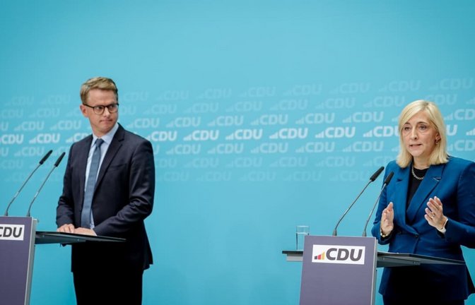 Carsten Linnemann (l), CDU-Generalsekretär, und Nina Warken (CDU), Bundesministerin für Gesundheit, bekommen neue Aufgaben.<span class='image-autor'>Kay Nietfeld/dpa</span>
