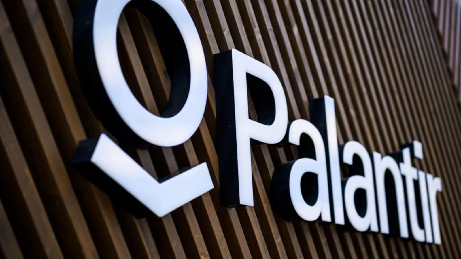 Am Einsatz der Palantir-Software bei der Polizei in Baden-Württemberg scheiden sich die Geister. (Symbolbild)Gian Ehrenzeller/KEYSTONE/dpa Am Einsatz der Palantir-Software bei der Polizei in Baden-Württemberg scheiden sich die Geister. (Symbolbild)Gian Ehrenzeller/KEYSTONE/dpa