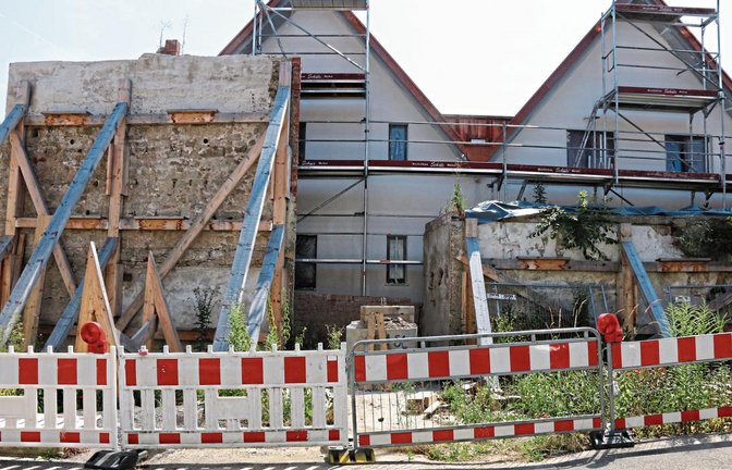 Die Sanierung der Stadtmauer in Oberriexingen kostet vermutlich deutlich mehr als angenommen. Foto: Bögel