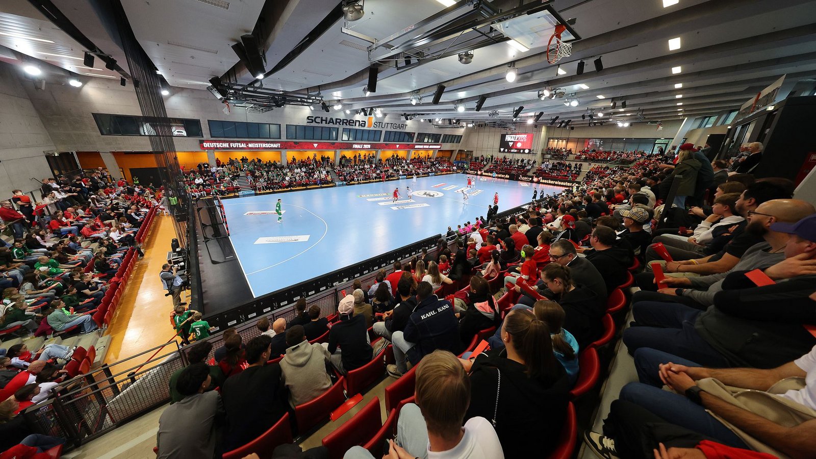Stimmungsvolle Atmosphäre in der Scharrena.Foto: Baumann/Hansi Britsch