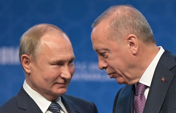 Der türkische Präsident Erdogan (rechts) wollte sein Land zum Knotenpunkt für russische Gaslieferungen nach Europa ausbauen. Dafür suchte er die Nähe von Präsident Putin.<span class='image-autor'>Foto: AFP/Sergey  Guneev</span>