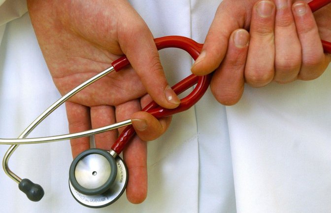 Der Arzt soll mehrere Patienten getötet haben (Symbolbild).<span class='image-autor'>Foto: Patrick Pleul/Zentralbild/dpa/Patrick Pleul</span>