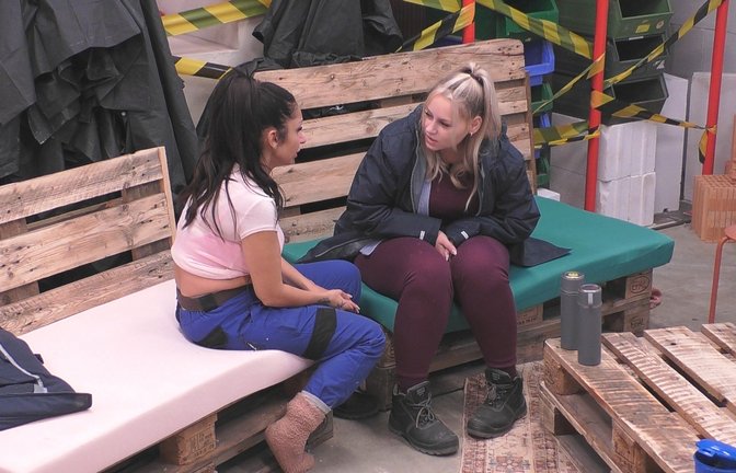 Pinar (links) und Sarah-Jane.<span class='image-autor'>Foto: Joyn</span>