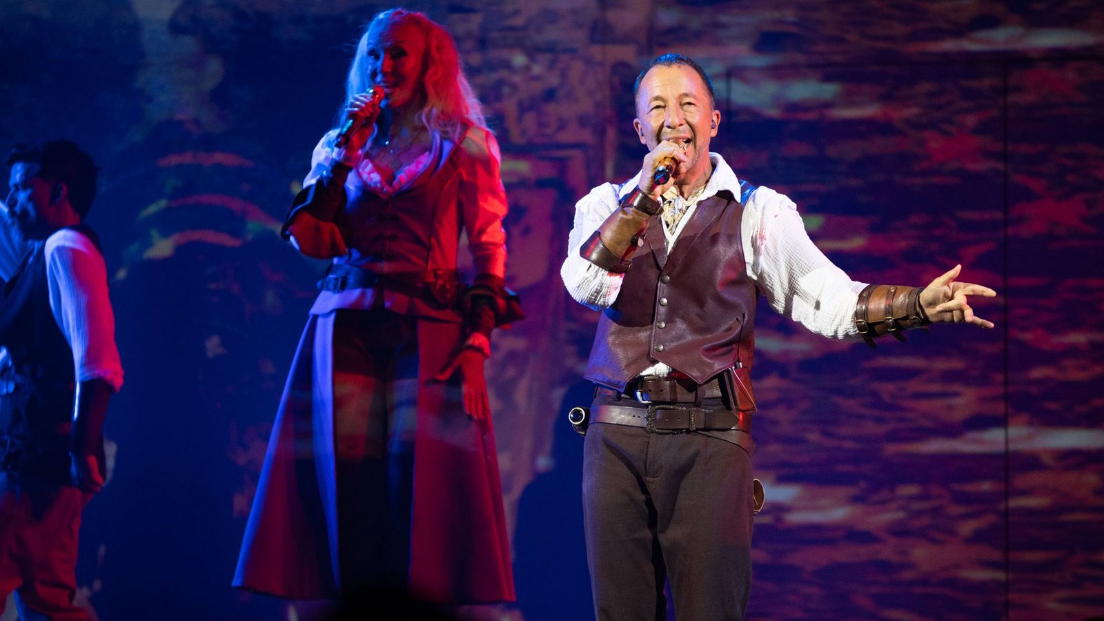 DJ Bobo bringt in der Stuttgarter Schleyerhalle seine Fans zum Tanzen.Foto: Lichtgut/Julian Rettig
