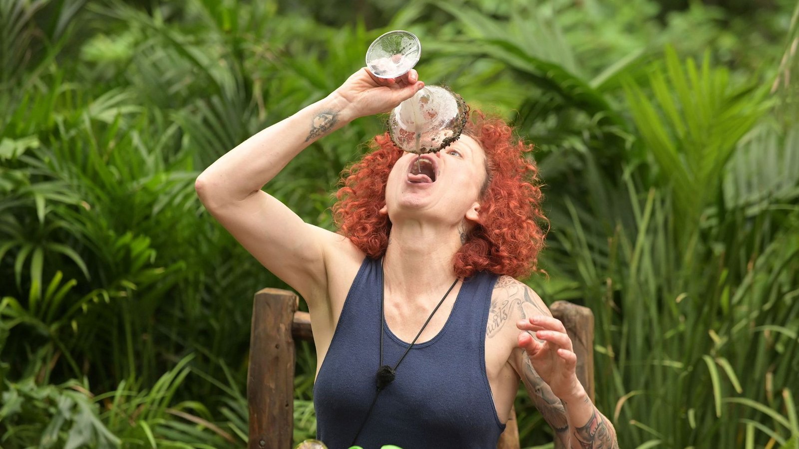Bis zum letzten Schluck kämpft sie sich durch.Foto: RTL / Stefan Thoyah/Ich bin ein Star - Holt mich hier raus! Das große Finale Bis zum letzten Schluck kämpft sie sich durch.Foto: RTL / Stefan Thoyah/Ich bin ein Star - Holt mich hier raus! Das große Finale